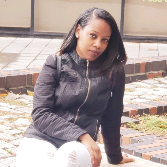 Meet your Posher, Erica - Picture 1 of 1